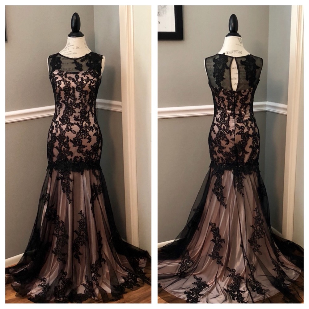 🆕♠️BLACK•LACE•SLEEVELESS•BALL•GOWN🌹